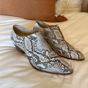 JOURNEE Collection Snakeskin Heeled Booties Chic Short Bootie Minimalist Jasmine
